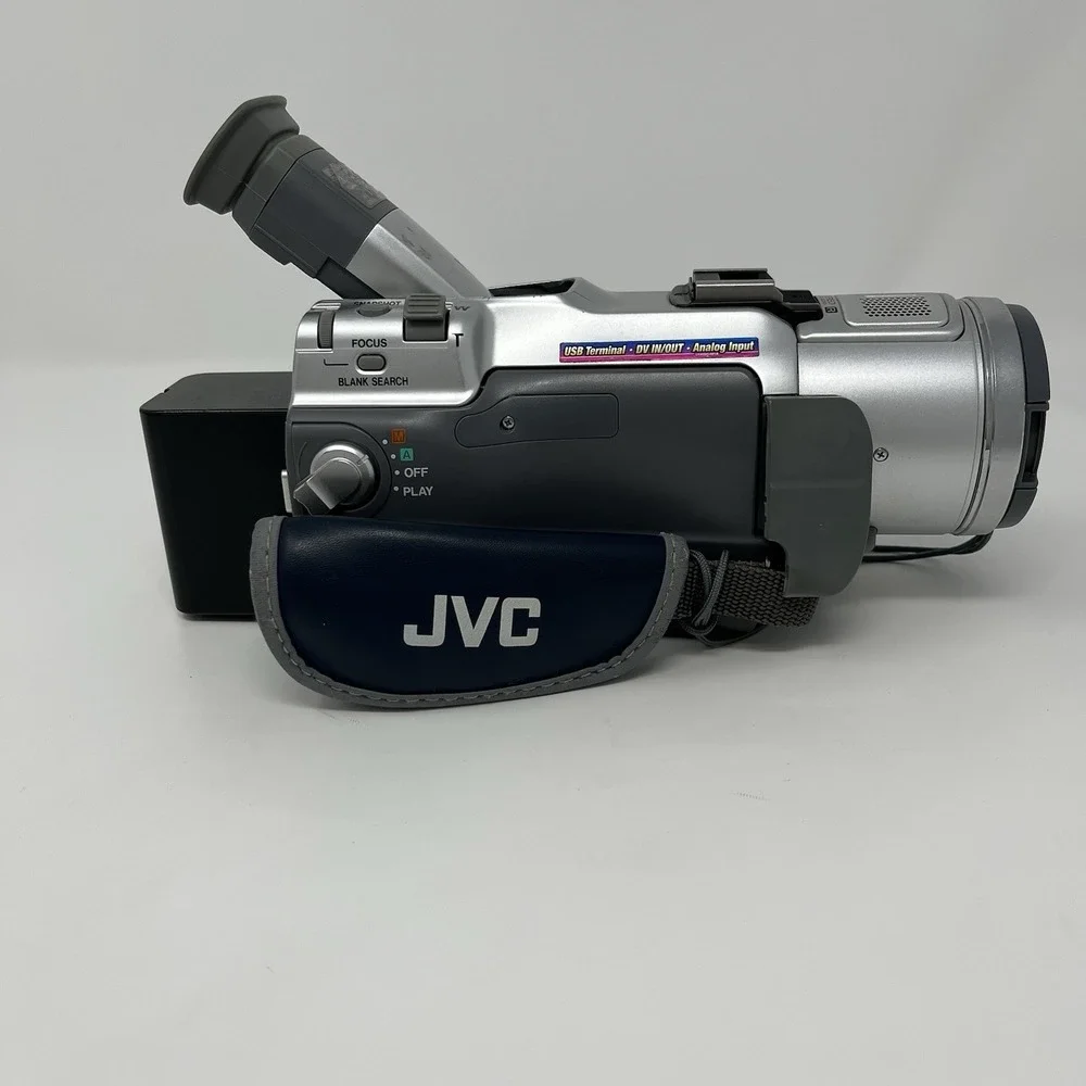 JVC GR-DV800U MiniDV Camcorder 300x Digital Video Camera – Powers On, LCD Not Wo